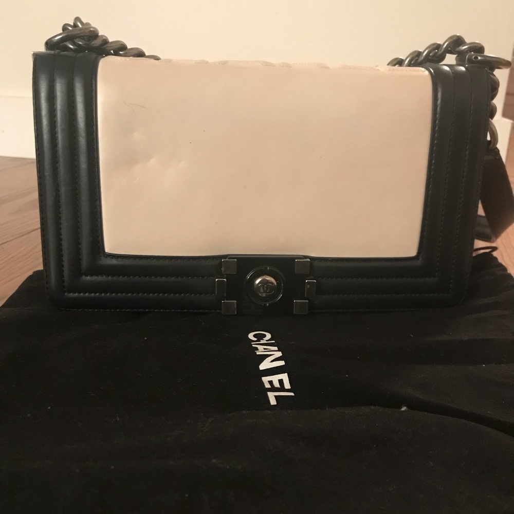 AUTHENTIC Chanel BOY Bag black and ivory medium